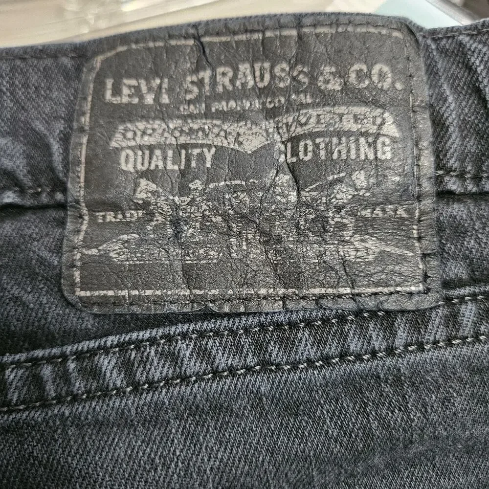 Levi's Men's Regular Fit Jean, 33Wx32L measures 31.5 Black VGUC